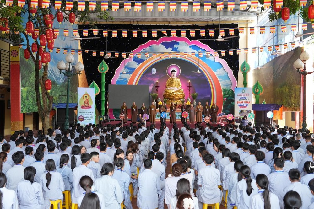 Hà Nội: Gần 500 bạn trẻ tham gia khóa sinh hoạt Phật pháp mùa hè lần thứ XIV tại chùa Bằng