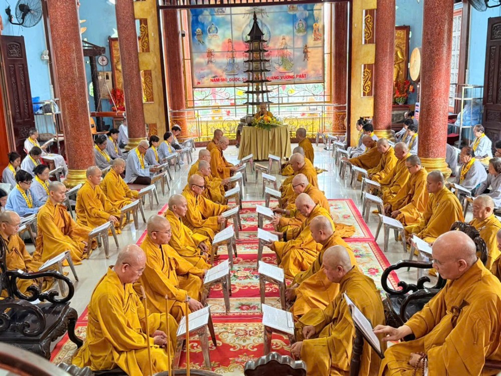 TP.HCM: Chư Tăng các phường Tân Định, Sài Gòn, Bến Thành và Cầu Ông Lãnh cử hành lễ Bố-tát tụng giới Kinh Phạm Võng tại Tổ đình chùa Vạn Thọ