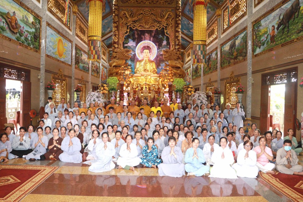 Vĩnh Long: Chư Tăng Ni các tự viện và Phật tử ba phường Bến Tre, An Hội, Sơn Đông thành kính cúng dường sáu trường hạ tập trung nhân mùa An cư kiết hạ PL.2570 – DL.2026