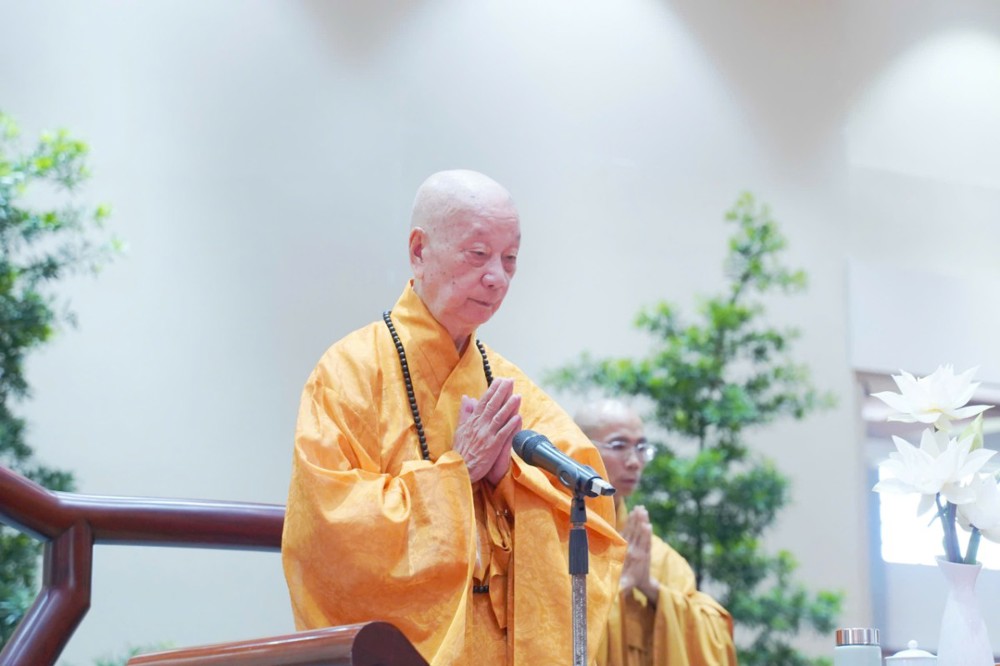 TP.HCM: Đức Trưởng lão Hòa thượng Pháp chủ GHPGVN thuyết giảng tại Khóa sinh hoạt Phật pháp