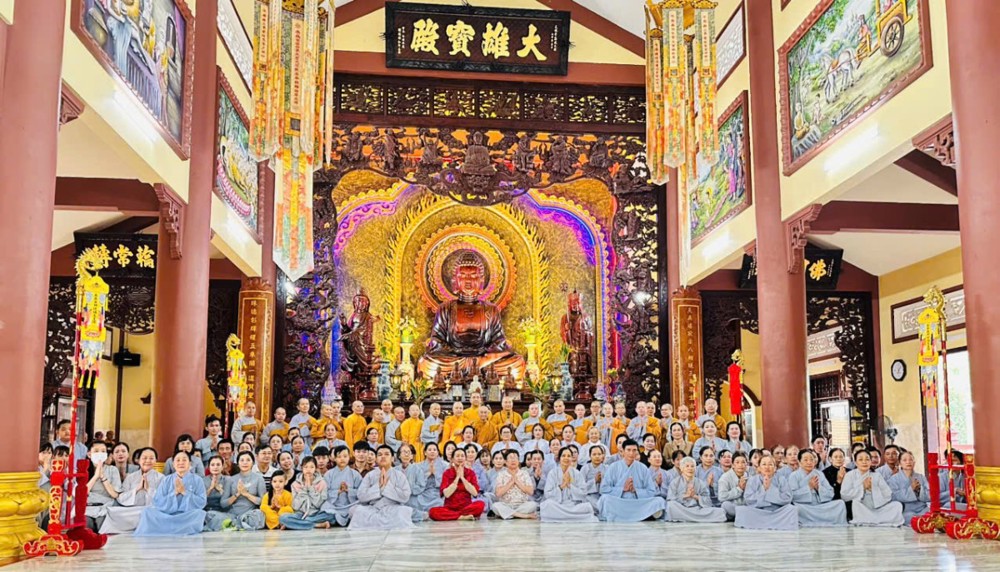 Phân ban Ni giới tỉnh Tây Ninh cùng chư Ni các tự viện, tịnh xá thăm và cúng dường 9 trú xứ An cư kiết hạ trong tỉnh