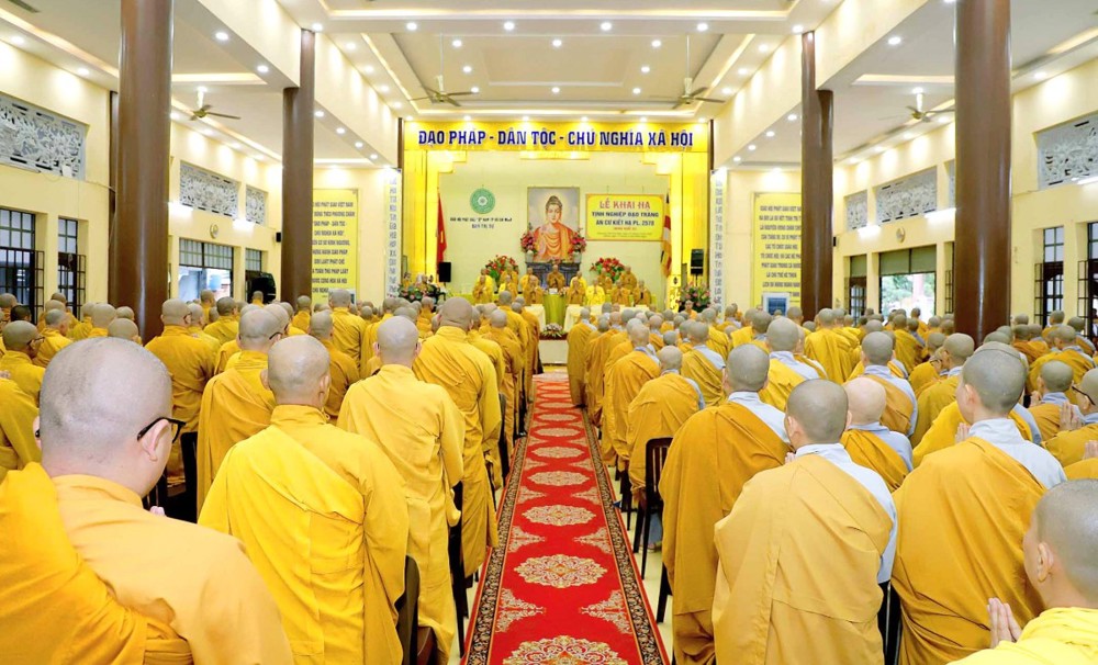 [ẢNH] TP.HCM: Chư Tăng Ni hành giả Bố-tát, thính giới mùa an cư 