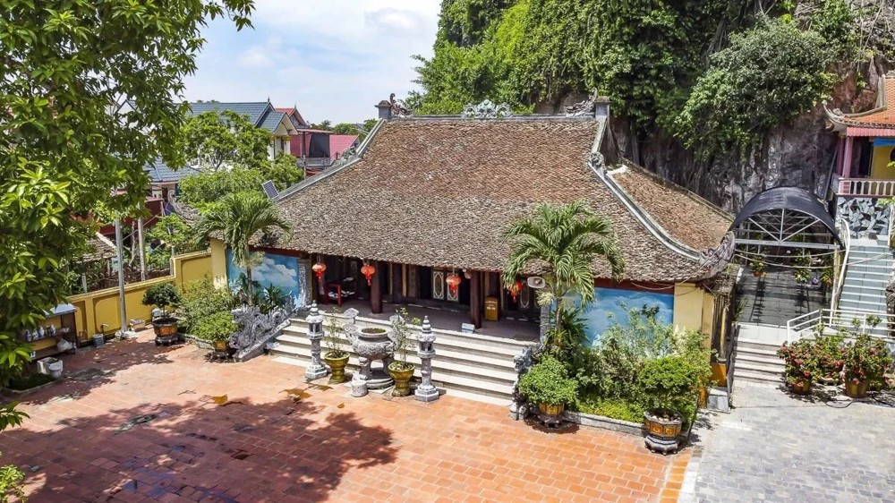 Chùa Vồm trầm mặc cổ kính bên dòng sông Mã
