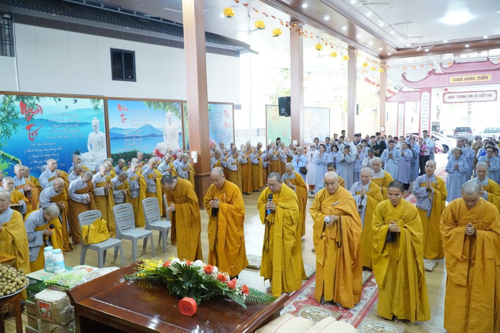 Đồng Tháp: Ban Giáo dục Phật giáo tỉnh tổ chức phái đoàn cúng dường trợ duyên các trường hạ và Tăng Ni sinh các điểm trường Phật học