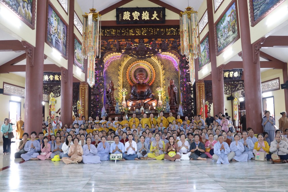 Tây Ninh: Phật giáo khu vực huyện Đức Hòa (cũ) thăm và cúng dường 14 trú xứ An cư Kiết hạ trong tỉnh