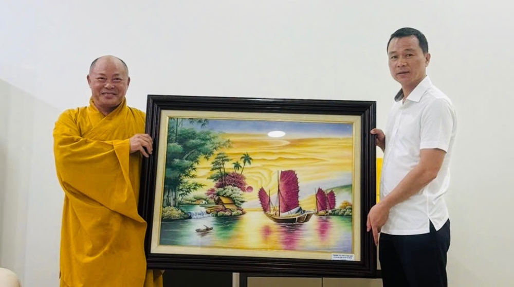 Thượng tọa Thích Tâm Định chúc mừng tân Chủ tịch UBND tỉnh Thanh Hóa