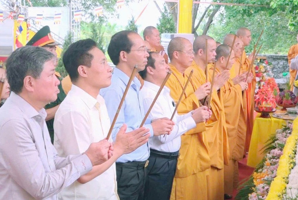 Phú Thọ: Trang nghiêm Đại lễ cầu siêu, tưởng niệm tri ân các Anh hùng Liệt sĩ nhân kỷ niệm 79 năm Ngày Thương binh - Liệt sĩ