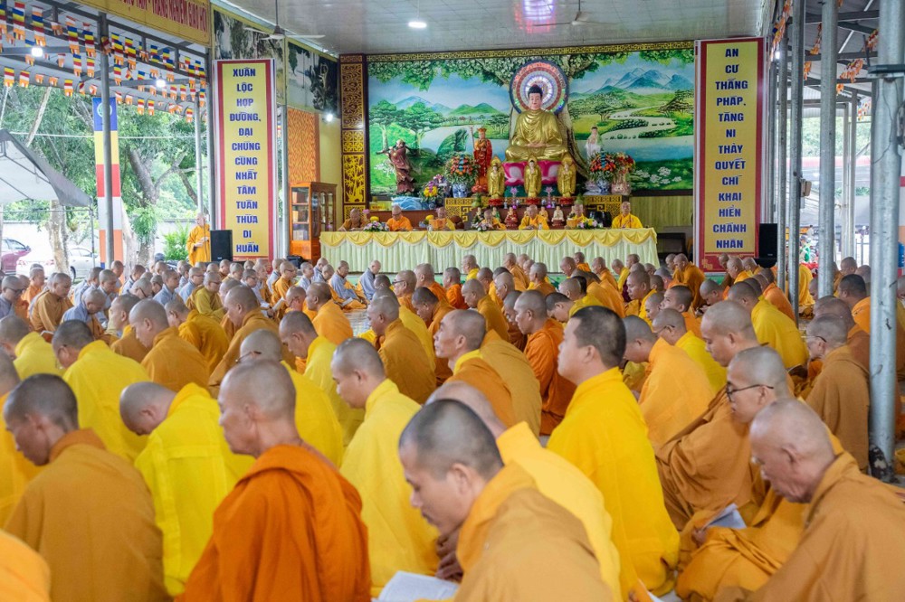 Đồng Nai: Chư Tôn đức Tăng Ni Phật giáo Khu vực VI trang nghiêm Bố-tát, tụng giới định kỳ