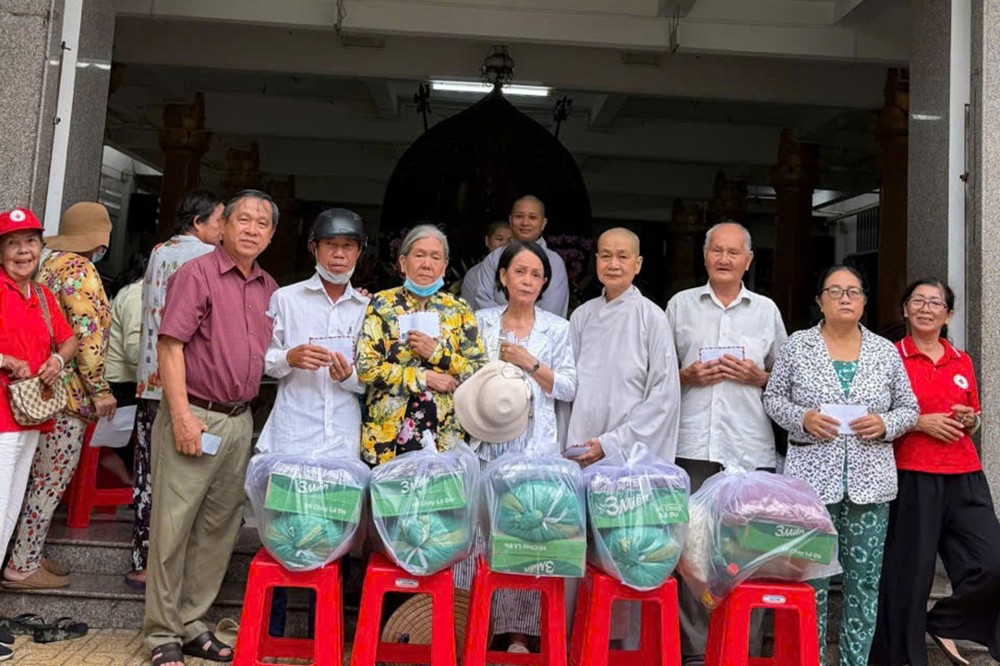 Đồng Tháp: Chùa Phổ Đức tổ chức tụng Kinh Địa Tạng và trao 200 phần quà nhân Kỷ niệm 79 năm ngày Thương binh Liệt sĩ 