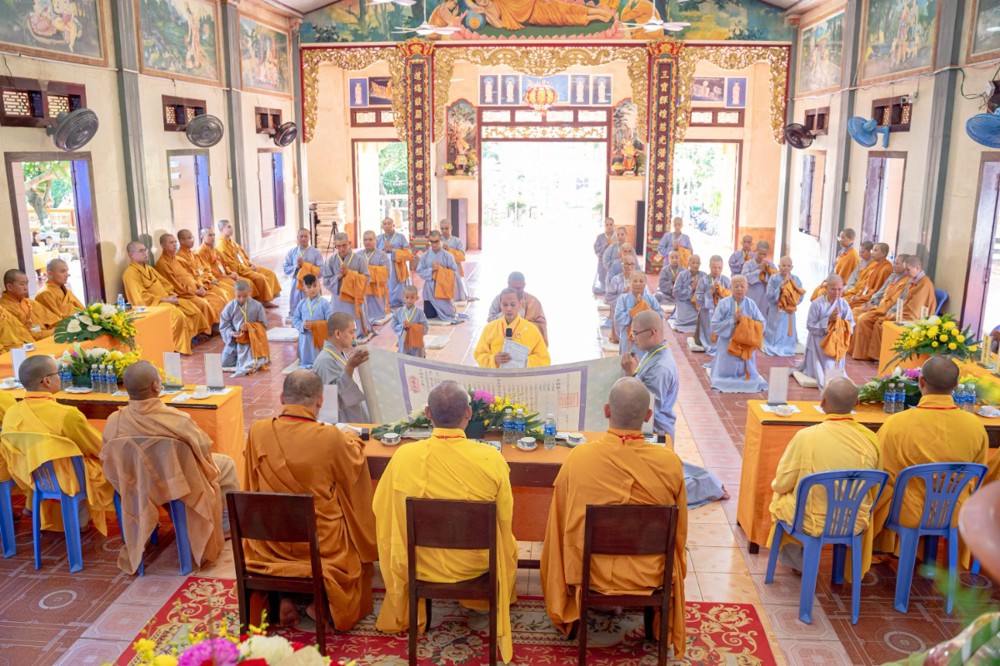 Lâm Đồng: Chùa Linh Quang cử hành lễ truyền giới đoản kỳ tại khóa tu xuất gia gieo duyên "Phát Túc Siêu Phương" lần 3 