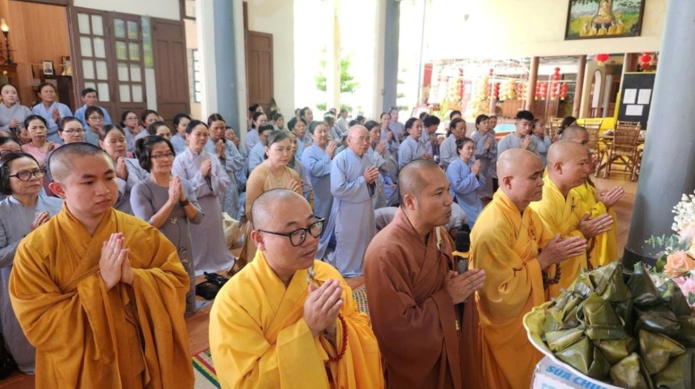 Đà Nẵng: Các tự viện Phước Bình, Phước Ấm, Ngọc Sơn và Hương Sơn cúng dường các đạo tràng An cư kiết hạ