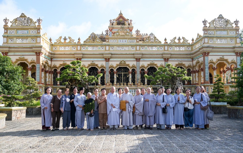 Chùa Pháp Hưng và Tịnh thất Pháp Thủy thăm, cúng dường các trường hạ miền Tây, mùa An cư kiết hạ PL.2570