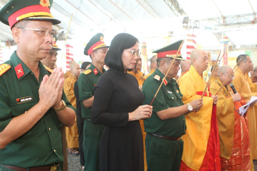 Đồng Nai: Ban Trị sự GHPGVN thành phố phối hợp Bộ Chỉ huy Quân sự tổ chức lễ cầu siêu các Anh hùng Liệt sĩ