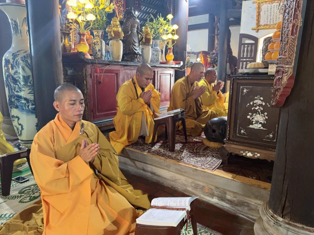 Ninh Bình: Chư hành giả hạ trường chùa Phúc Long trang nghiêm cử hành khóa lễ Sám nguyện ngày trai