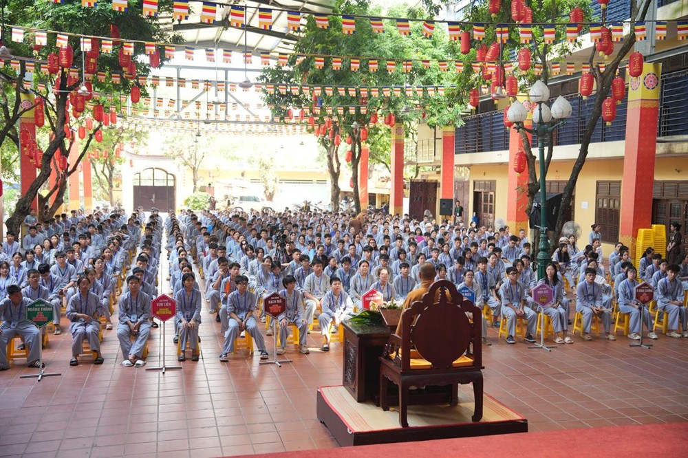 Ngày tu học thứ ba tại chùa Bằng: Trở về với chính mình, nuôi lớn hạt giống yêu thương