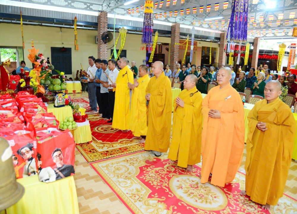 Đồng Nai: Pháp hội Địa Tạng cầu siêu, tưởng niệm tri ân các Anh hùng Liệt sĩ và trao quà gia đình chính sách tại chùa Trúc Lâm Bửu Thạch