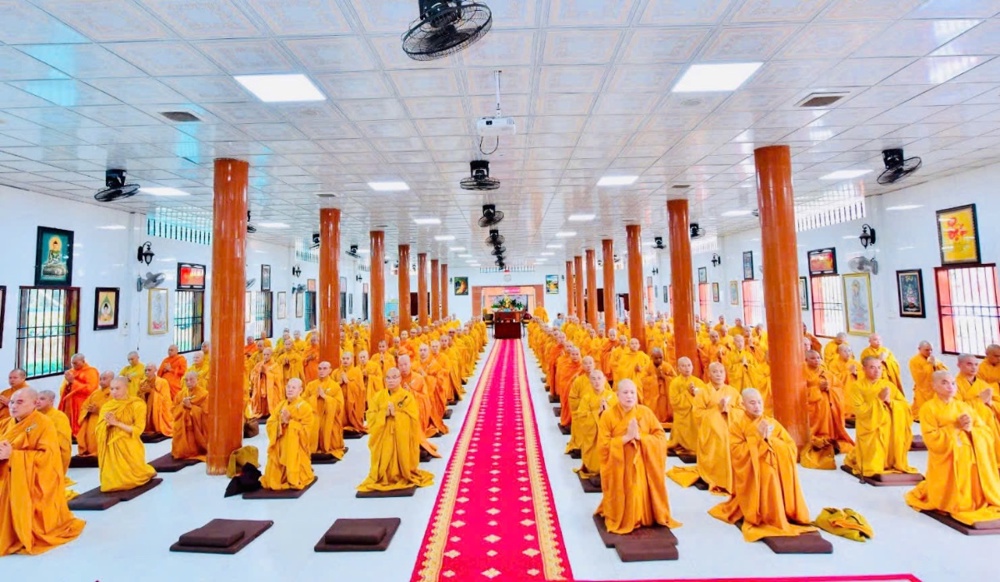 Cần Thơ: Lễ Bố Tát - Tụng giới tại trường hạ thiền viện Trúc Lâm Phương Nam