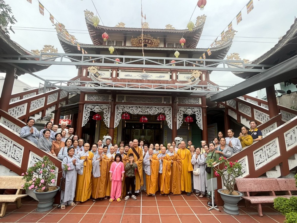 Chùa Minh Giác (TP.HCM) tổ chức hành hương cúng dường các trường hạ mùa An cư kiết hạ Phật lịch 2570