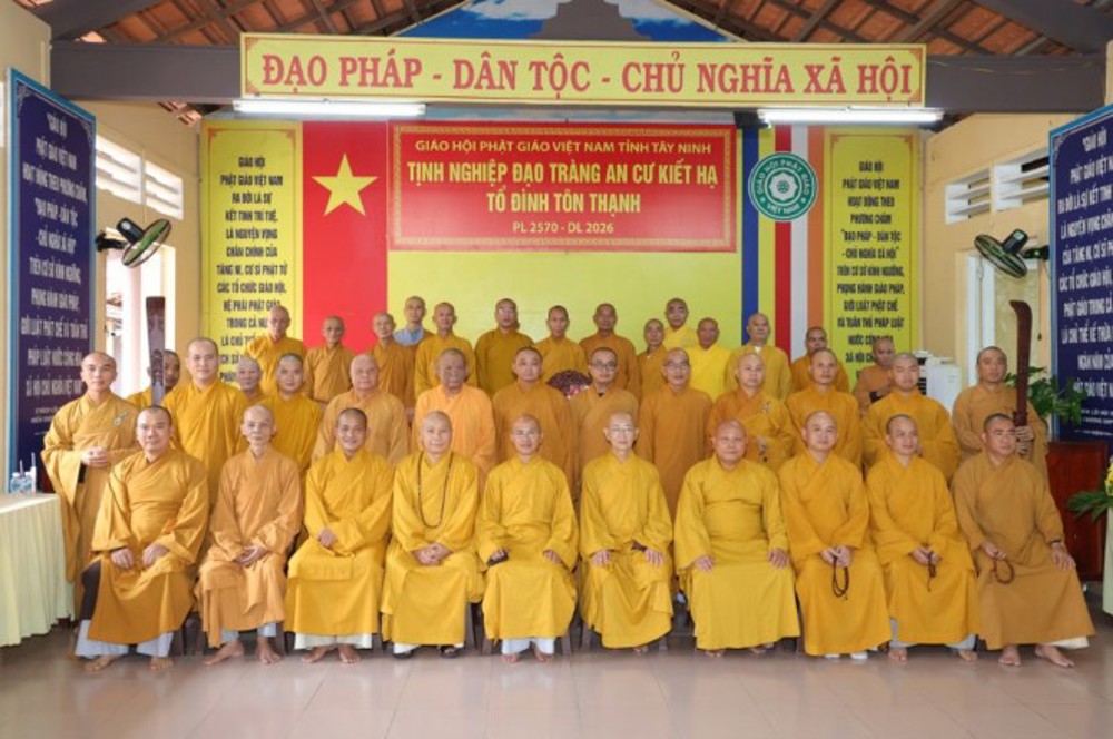 Tây Ninh: Ban Thường trực BTS GHPGVN tỉnh thăm và cúng dường Trường hạ chùa Tôn Thạnh