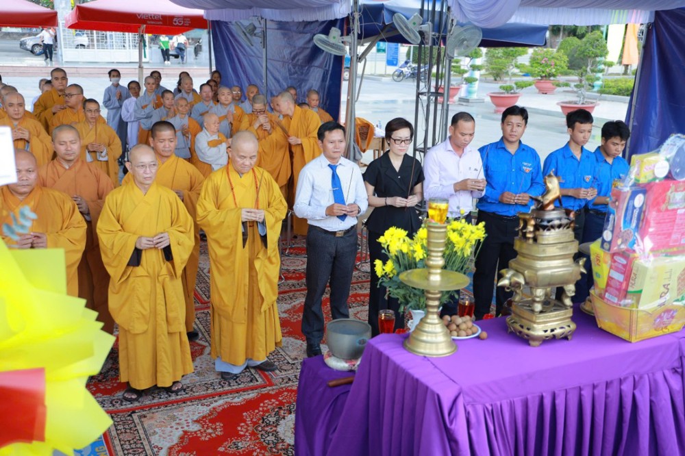 Tây Ninh: Ban Trị sự GHPGVN tỉnh tưởng niệm các Anh hùng liệt sĩ tại Nghĩa trang Liệt sĩ Trà Võ