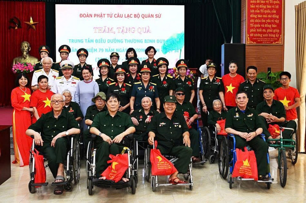 Ninh Bình: Thăm, tặng quà thương, bệnh binh tại Trung tâm Điều dưỡng Thương binh Duy Tiên