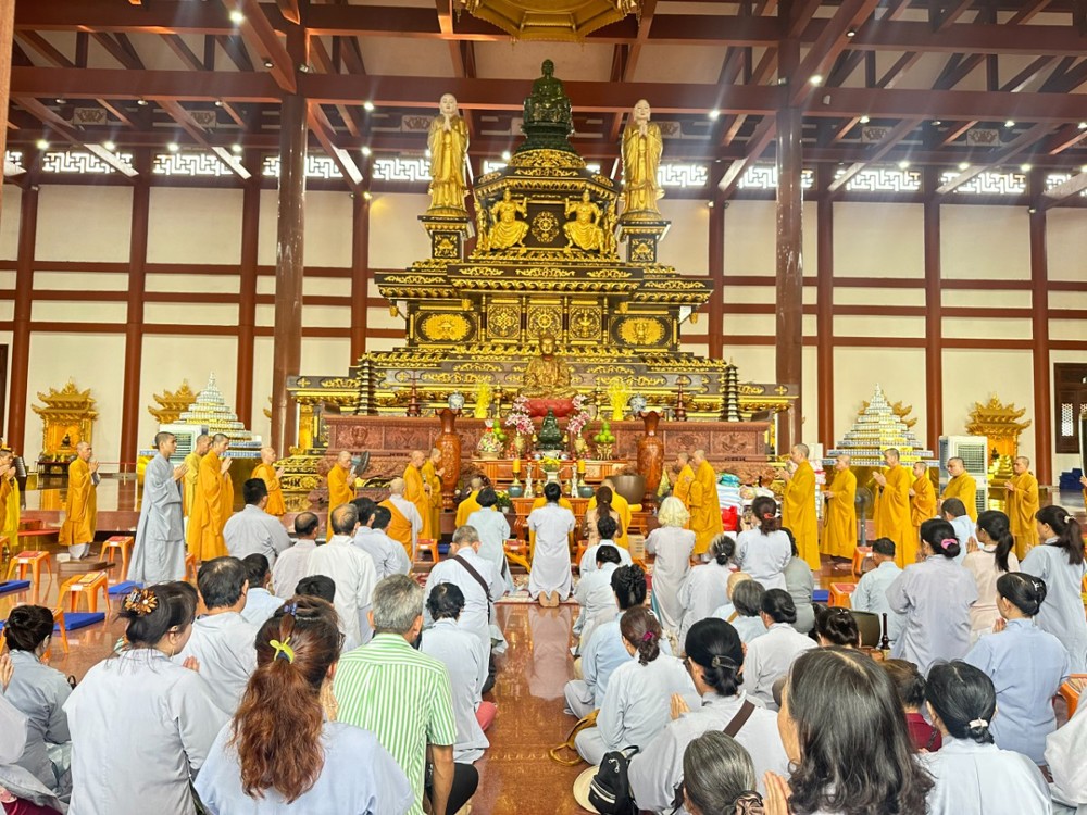 TP. Đồng Nai: Chư Tăng và Phật tử chùa Phước An cúng dường các trường hạ mùa An cư Kiết hạ 
