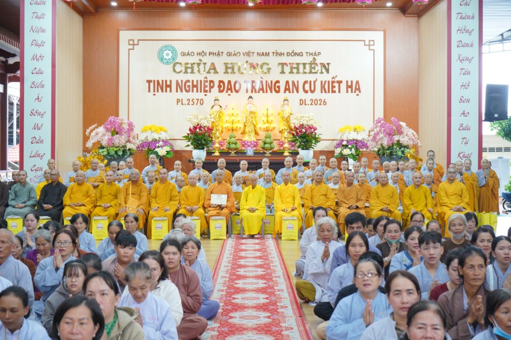 Đồng Tháp: Phật giáo Khu vực VI tổ chức thăm viếng, cúng dường chư hành giả an cư tại các điểm trường hạ trong tỉnh