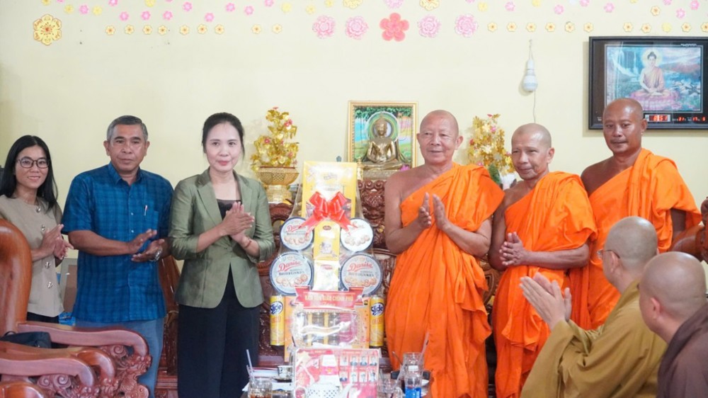 An Giang: Lãnh đạo Ban Tôn giáo Chính phủ thăm trường Trung cấp Phật học Nam tông Khmer Kiên Giang