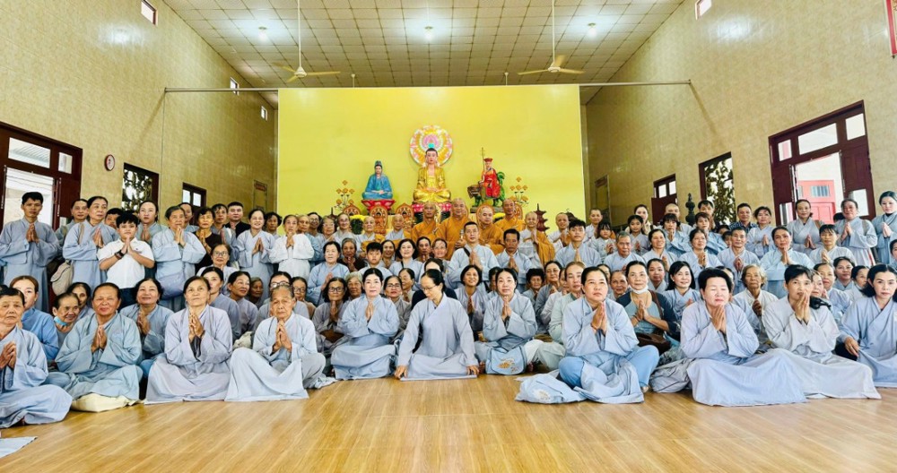Vĩnh Long: Chư Tôn đức Tăng Ni, Phật tử Các Tự Viện Phật giáo Liên Xã (Khu Vực huyện Thạnh Phú cũ) thăm và cúng dường Trường hạ PL.2570 – DL. 2026