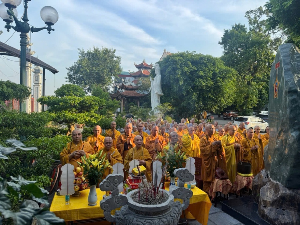 Hà Nội: Trường hạ Bồ Đề trang nghiêm tưởng niệm các Anh hùng Liệt sĩ