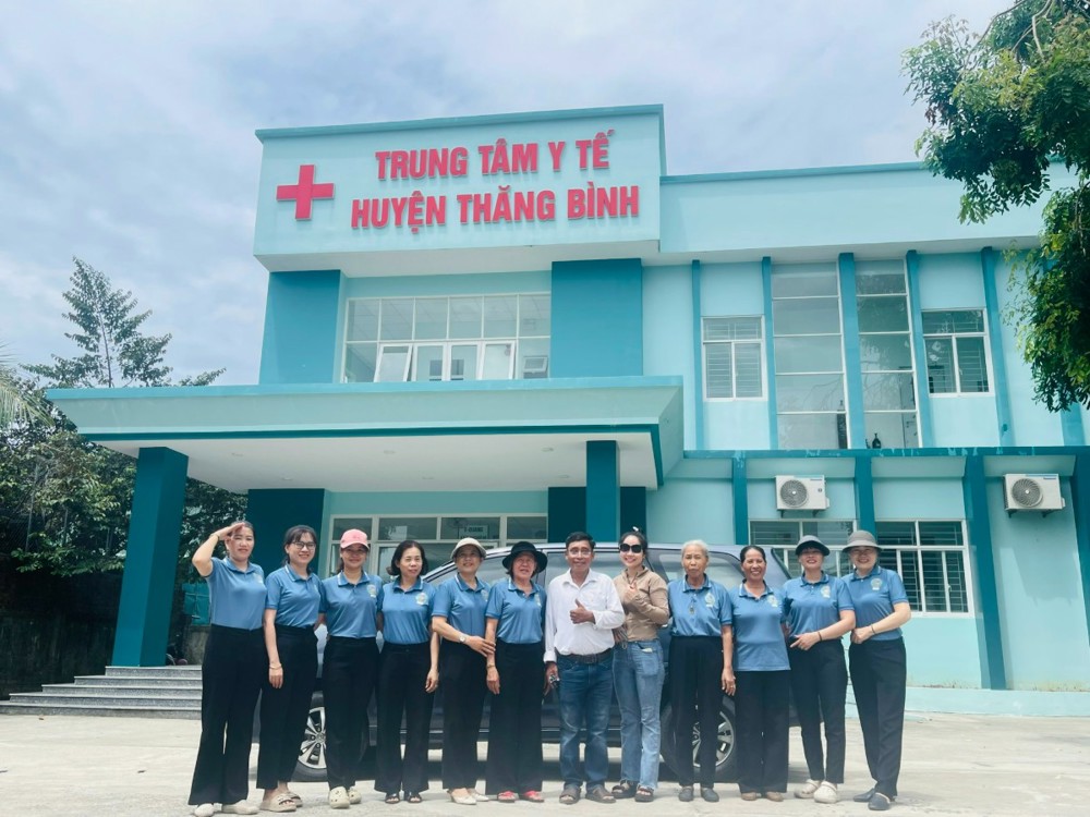 Đà Nẵng: Nhóm thiện nguyện Ngọc Sơn trao 200 suất Mỳ chay đến Trung tâm y tế Thăng Bình
