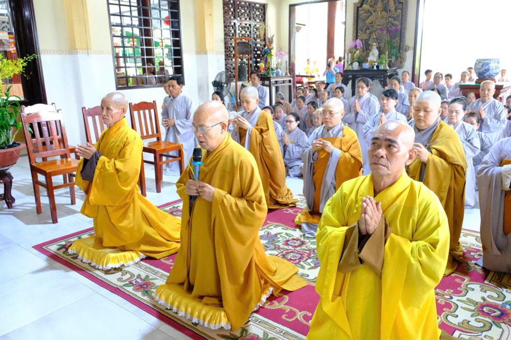 Đồng Tháp: Phật giáo xã Tân Thới cúng dường các trường hạ Phật lịch 2570