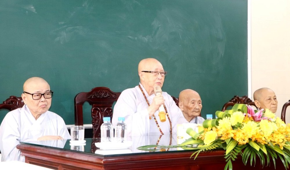 Vĩnh Long: Ni trưởng Thích Nữ Như Như sách tấn chư Ni tại trường hạ chùa Bạch Vân