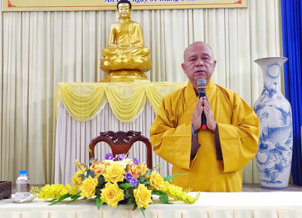 Vĩnh Long: Thượng tọa Thích Thanh Mẫn chia sẻ chuyên đề "Nghi lễ – Phương tiện tu tập giữa Đạo và đời" tại Trường hạ Tăng chùa Viên Minh