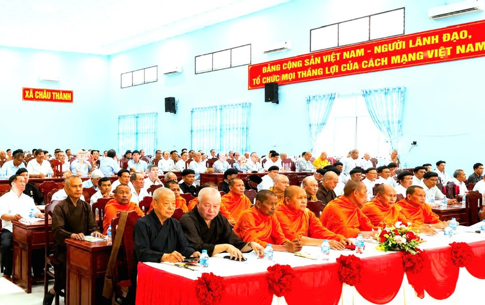 Vĩnh Long: Tăng Ni khu vực Trà Vinh tham dự Hội nghị triển khai các Nghị quyết của Đảng, MTTQ Việt Nam và phổ biến chính sách, pháp luật của Nhà nước