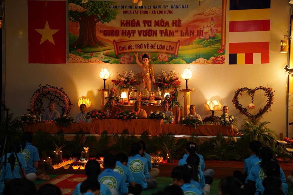 Đồng Nai: Chùa Tây Trúc trang nghiêm tổ chức chương trình “Thắp nến tri ân” với chủ đề “Cha – Bóng Cả Đời Con”