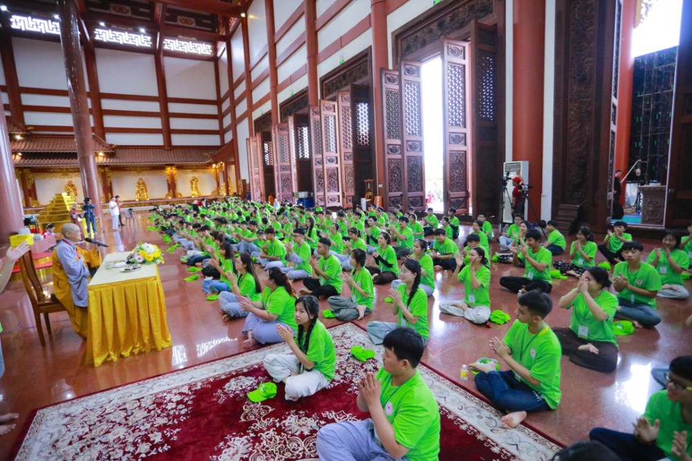 Đồng Nai: NS.Thích Nữ Hương Nhũ chia sẻ chủ đề "Thắp Sáng Niềm Tin" đến 3500 trại sinh Hội trại Tuổi trẻ & Phật giáo lần thứ XVI