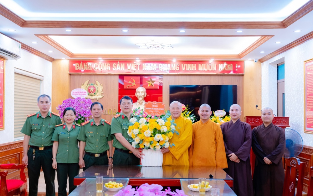 Thanh Hóa: Thượng tọa Thích Tâm Định thăm, chúc mừng lực lượng An ninh nhân kỷ niệm 80 năm Ngày truyền thống