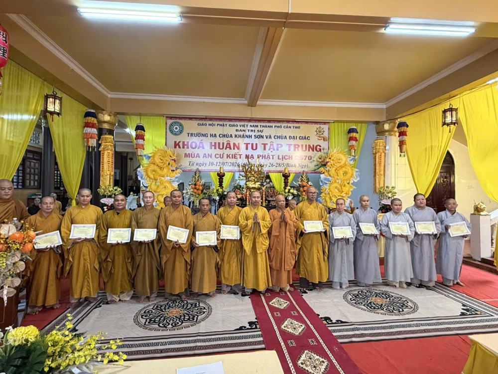 Cần Thơ: Bế giảng khoá Huân tu dành cho chư Tăng Ni khu vực Sóc Trăng cũ