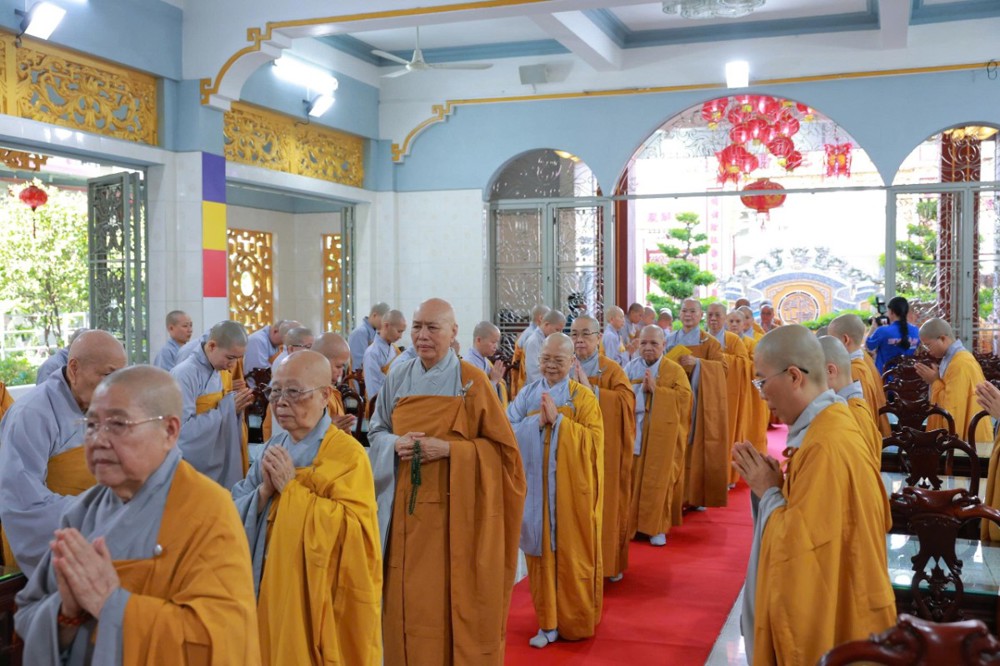 Phân ban Ni giới Trung ương tiếp tục chuyến thăm và cúng dường các trường hạ Ni tại TP.HCM