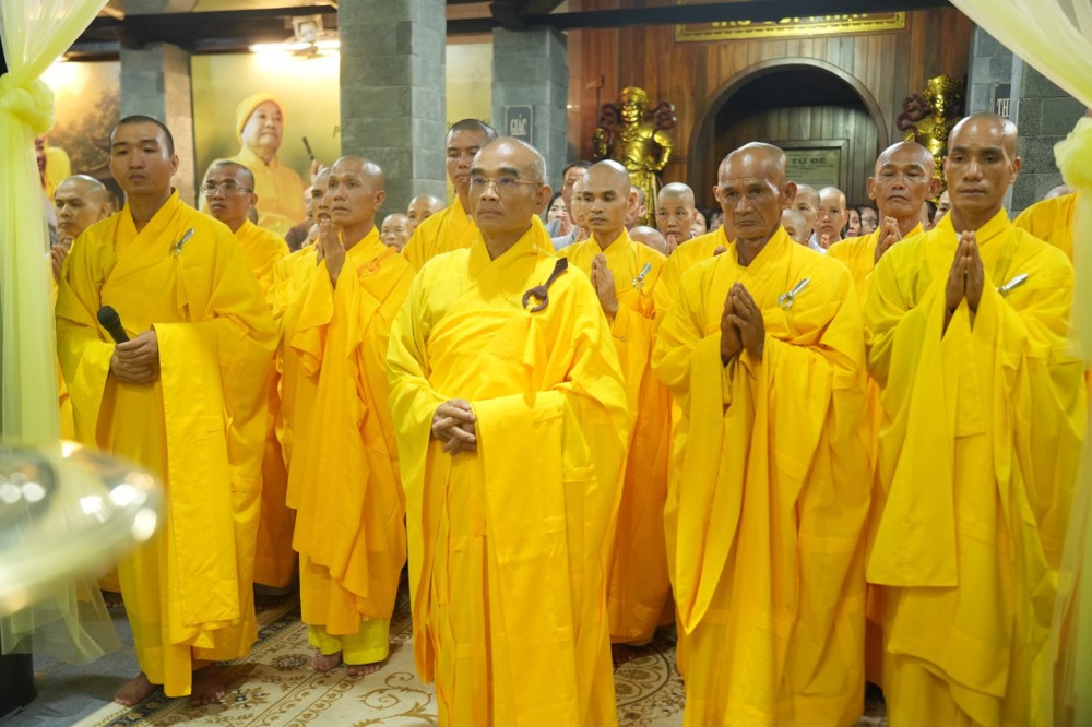 Vĩnh Long: Ngày thứ hai các đoàn kính viếng giác linh Trưởng lão Hòa thượng Thích Phước Tú
