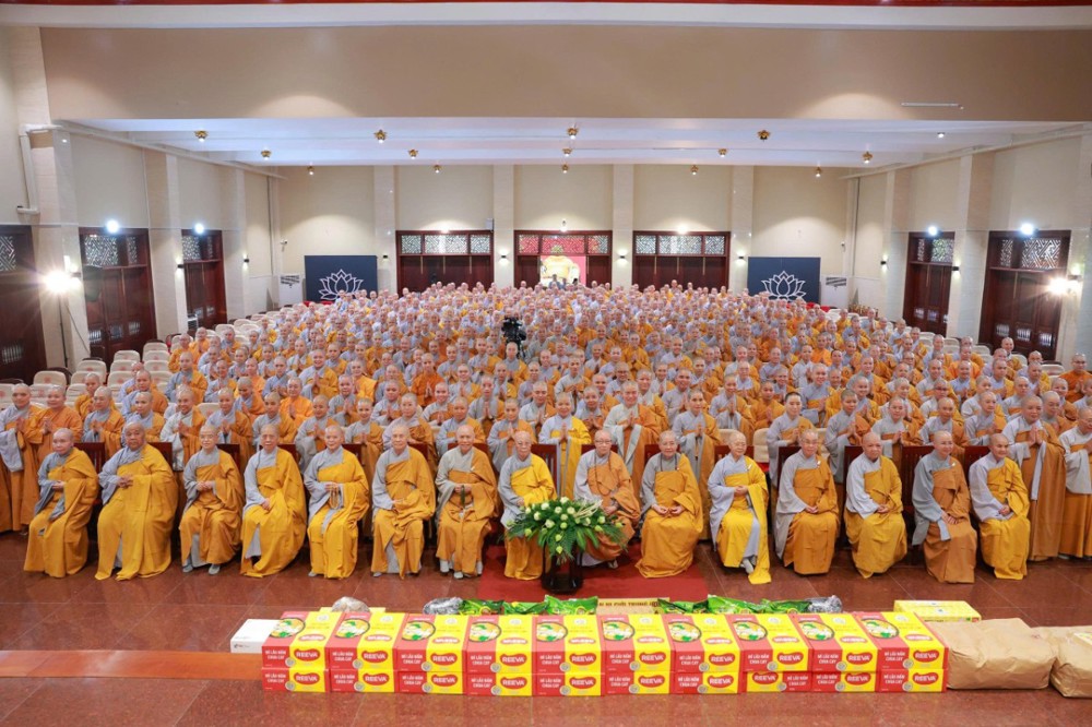 Phân ban Ni giới Trung ương thăm, sách tấn và cúng dường các trường hạ Ni tại TP.HCM