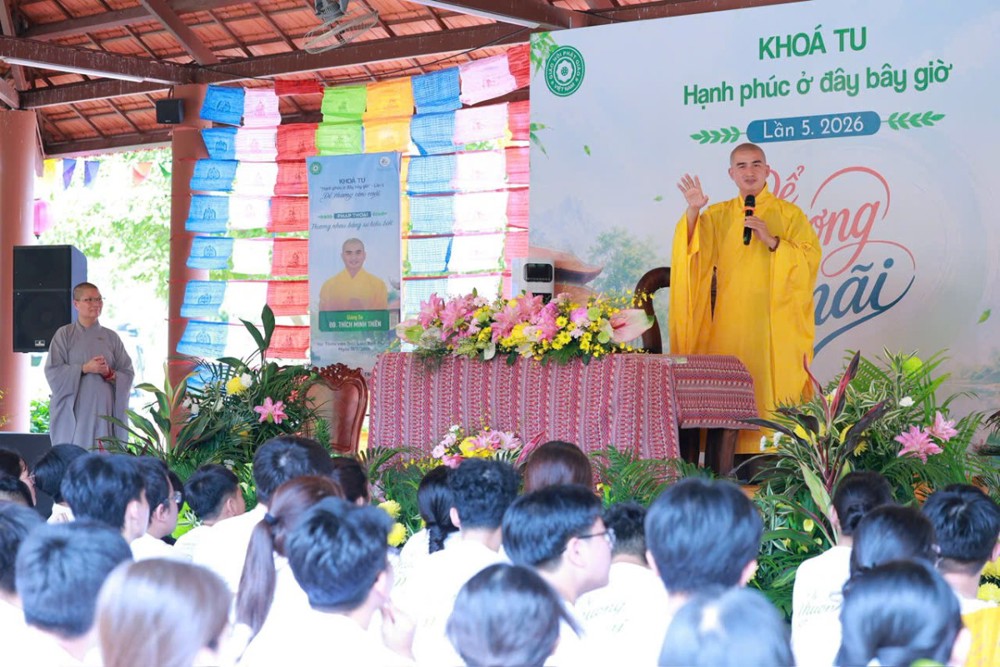 Đồng Nai: Pháp thoại “Thương nhau bằng sự hiểu biết” và đêm hoa đăng tại khóa tu tuổi trẻ “Hạnh phúc ở đây bây giờ”