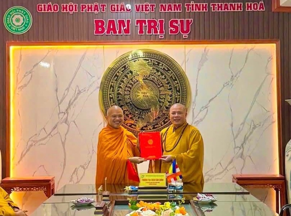 Thanh Hóa: Trao quyết định thành lập Ban Quản trị cơ sở tự viện