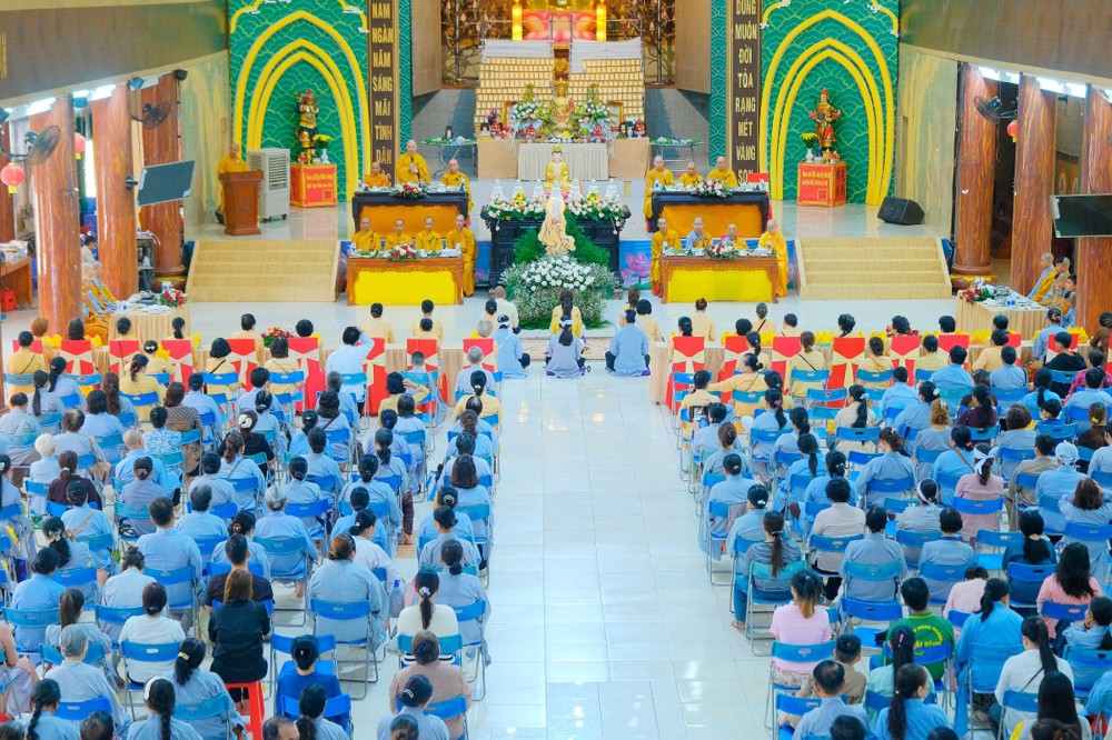 An Giang: Trang nghiêm Đại lễ Vu lan Báo hiếu PL.2570 và dâng pháp y tại chùa Phật Quang