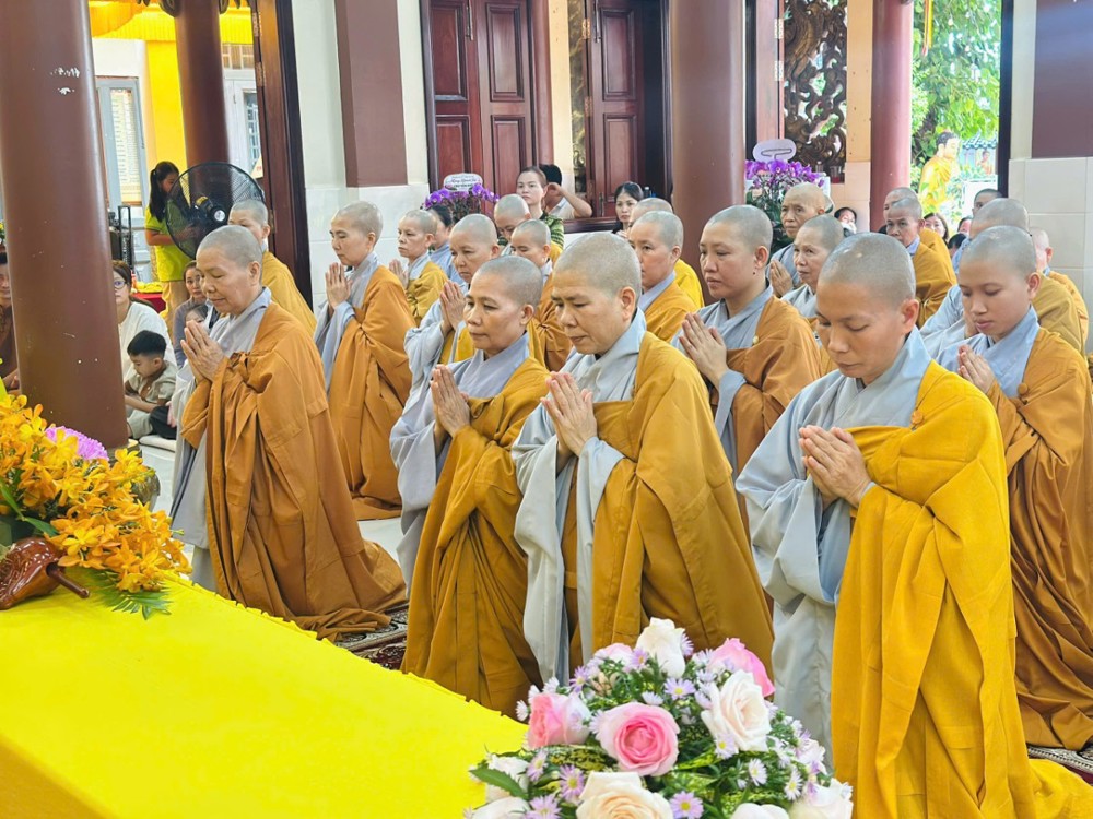 TP.HCM: Trường hạ Ni chùa Từ Giác trang nghiêm tổ chức lễ Tự tứ, Tạ pháp – Mãn hạ