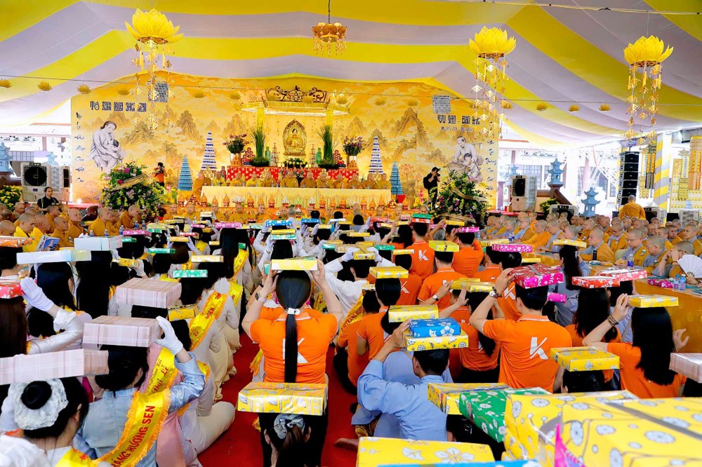 TP.HCM: Chư hành giả Tăng Ni khu vực II trang nghiêm lễ Tự tứ, mãn hạ PL.2570