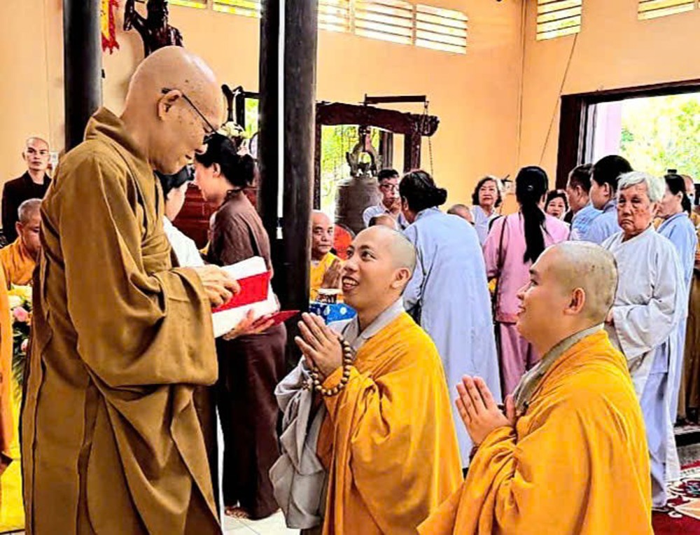 Vĩnh Long: Chùa Long Khánh trang nghiêm tổ chức Lễ Thế phát Xuất gia