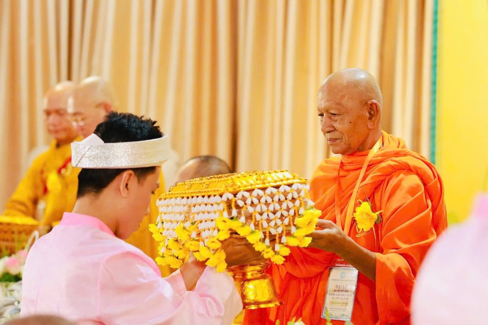 Cần Thơ: Trường hạ Thiền viện Trúc Lâm Phương Nam tổ chức Đại lễ Vu Lan và dâng cúng Pháp y PL.2570