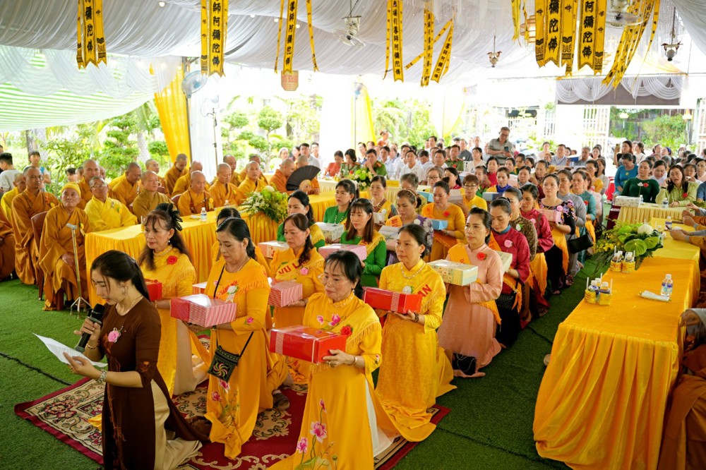 Cà Mau: Niệm Phật đường Phước Hữu trang nghiêm tổ chức Đại lễ Vu lan Báo hiếu và dâng cúng pháp y
